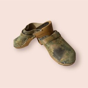 Size 37 worn only twice leather Swedish made Cape Clogs